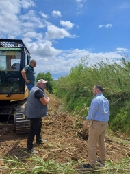 Π.Ε. Ηλείας: Παρεμβάσεις προστασίας της ανθρώπινης ζωής, του περιβάλλοντος και της περιουσίας των πολιτών - Στις εργασίαες καθαρισμού αποστραγγιστικών τάφρων σε Αμαλιάδα και Μυρσίνη ο Αντιπεριφερειάρχης Π.Ε. Ηλείας Νίκος Κοροβέσης